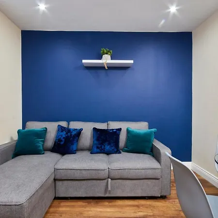 The Hidden Gem Of Leeds - Parking - Sleeps 4 Apartment