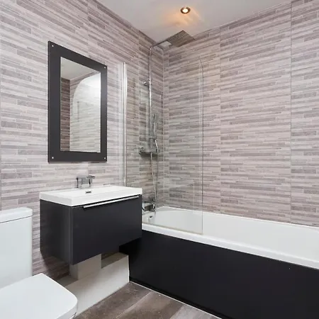 Apartment The Hidden Gem Of Leeds - Parking - Sleeps 4 *