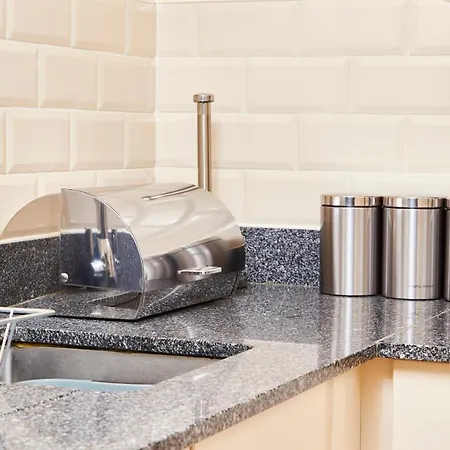 The Hidden Gem Of Leeds - Parking - Sleeps 4