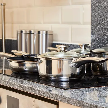 The Hidden Gem Of Leeds - Parking - Sleeps 4 Apartment *