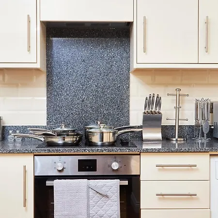 The Hidden Gem Of Leeds - Parking - Sleeps 4 *